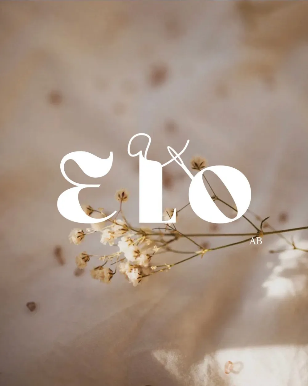 Composition florale avec le logo Elo Ab